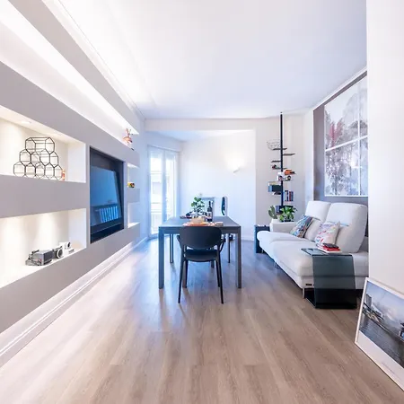 Apartamento Guesthost - Modern Balcony! Parma