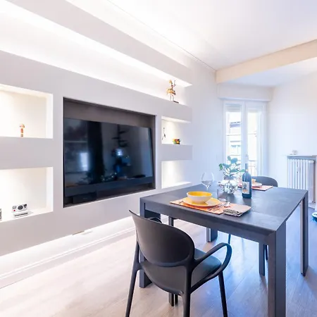 Guesthost - Modern Balcony! Apartamento