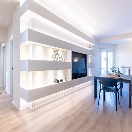 Guesthost - Modern Balcony! Апартаменты Парма
