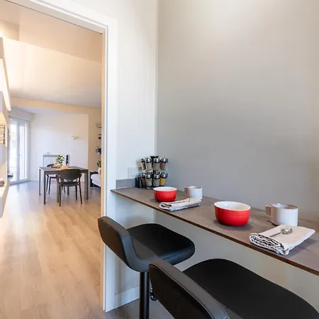 Apartamento Guesthost - Modern Balcony! Parma