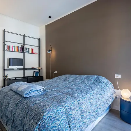 Apartamento Guesthost - Modern Balcony! Parma