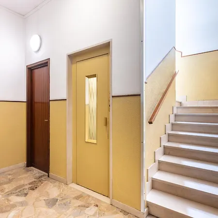 Guesthost - Modern Balcony! Apartamento Parma